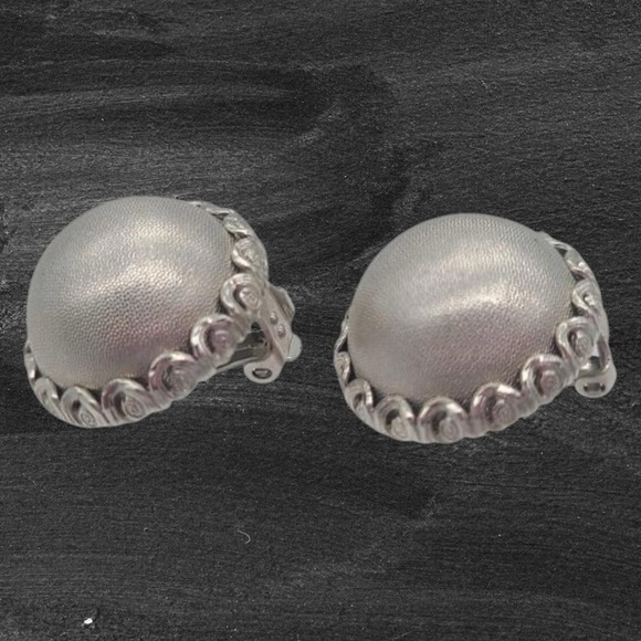 Whiting and Davis Vintage SilverTone Clip on Earrings 1137 - Picture 2 of 4